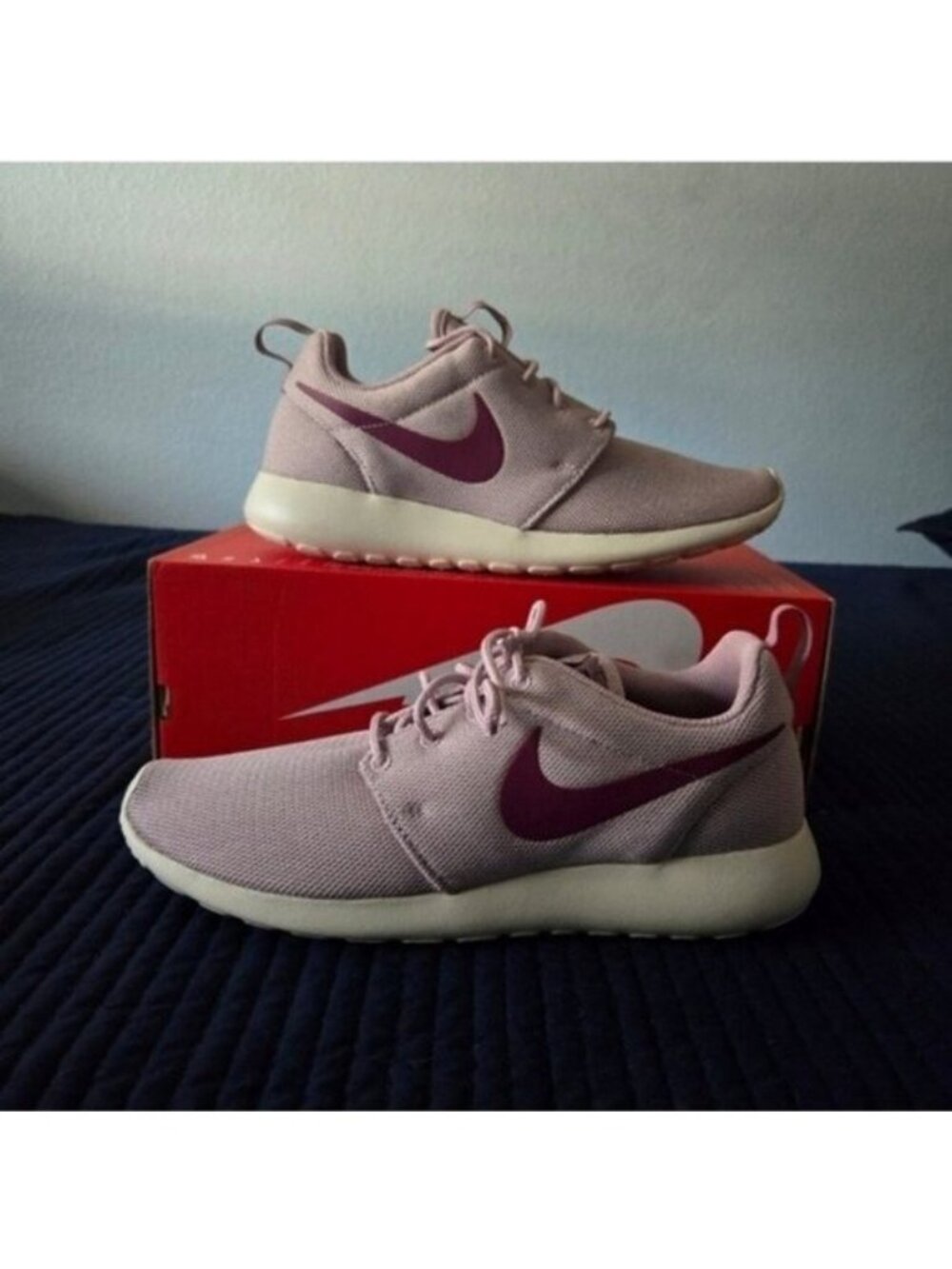 Nike Roshe One Women Size 11 Plum Chaulk True Berry 072026 - Picture 2 of 12